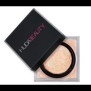 Huda Beauty Easy Bake Loose Baking & Setting Powder